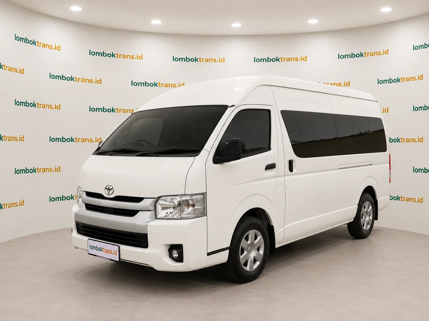 Toyota Hiace Commuter untuk sewa di Lombok